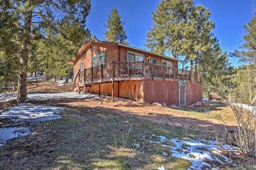 Cabin with Mtn Views - 5 Mi to Mueller State Park! image 6